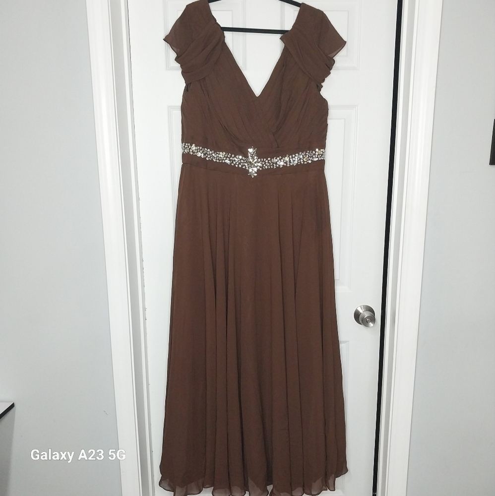 Brow chiffon off the shoulder dress with lace back and jeweled waistband Size 20